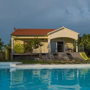 Dubis House Lodge