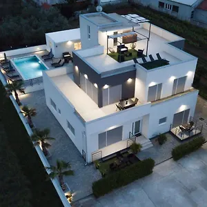 Luxury Golden Dreams Apartment
