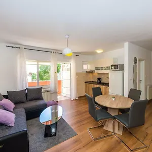 Simoni Zd Apartment