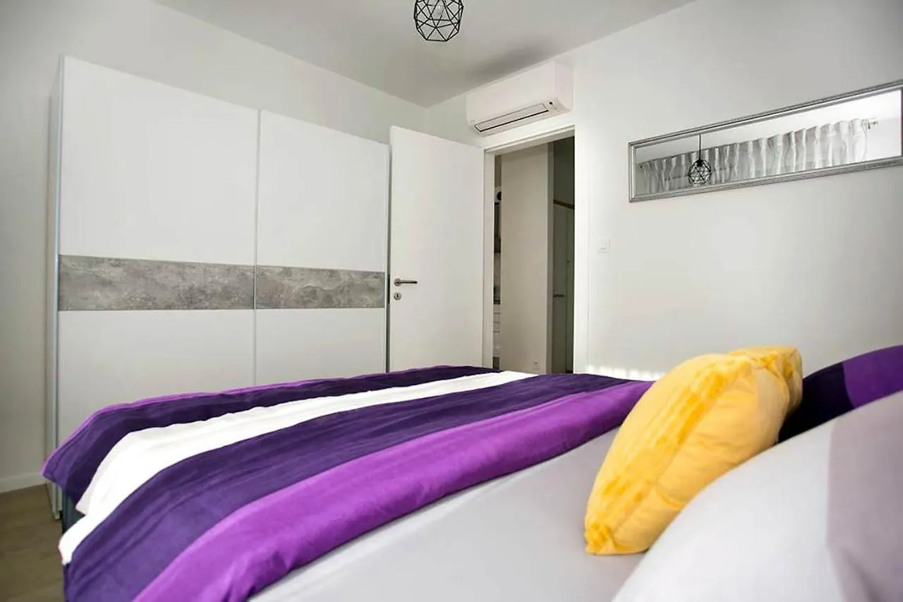 Apartment Sweet Daisy With Parking Zadar