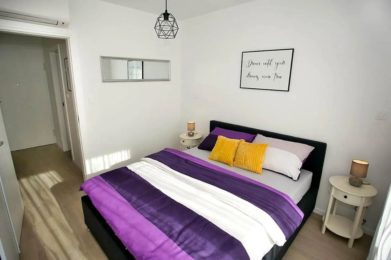 Apartment Sweet Daisy With Parking Zadar